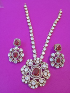 Ensemble collier et boucles d'oreilles en argent plaqué or, style floral classique, avec pierres doublettes rouges, pour mariage féminin - Product Image 6