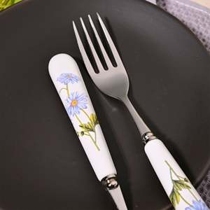 Ensemble de 2 fourchettes en acier inoxydable à manche en céramique motif marguerites – Idéal pour fruits, desserts, usage en restaurant, petite taille, compatible Halloween - Product Image 6