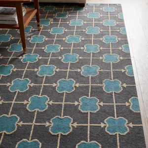 Alfombra Dhurrie de Lana Hecha a Mano por MAA&company, Ecológica, Personalizable, Tejido Plano, Patrón Geométrico, Base de Yute Antideslizante, Apta para Mascotas - Product Image 1