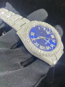 Montre de luxe en quartz avec cadran bleu, chiffres romains, entièrement sertie de diamants, en acier inoxydable, unisexe, analogique - Product Image 3