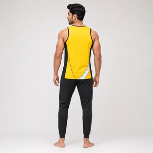 Camiseta sin mangas ligera para hombre diseñada con materiales transpirables para máxima comodidad durante entrenamientos y actividades al aire libre. - Product Image 5