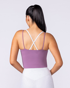 Débardeur de yoga personnalisé pour femme avec logo, coussinets intégrés, sensation seconde peau, coupe ajustée, bretelles réglables, dos nu, idéal pour le fitness - Product Image 2