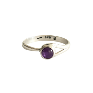 Bague délicate en améthyste 1,9 gramme, élégant accessoire de montre - Product Image 2