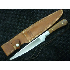 Couteau de chasse à lame en acier Damas fait main avec manche en bois, personnalisable, OEM, sur mesure - Product Image 1