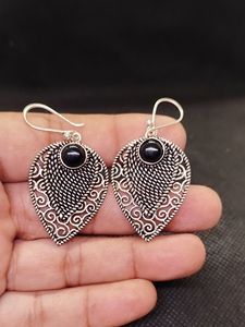 Boucles d'oreilles en onyx noir naturel et laiton |   Boucles d'oreilles pendantes en pierres précieuses faites à la main |   Bijoux en gros - Product Image 2