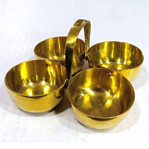 Ensemble de bols de service en métal doré à quatre sections avec poignée centrale, ustensiles de cuisine, artisanat, décoration de table, centre de table décoratif, cadeau - Product Image 1