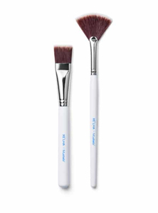 Pinceau de fond de teint XE LHA en poils synthétiques avec manche en bois - Product Image 1