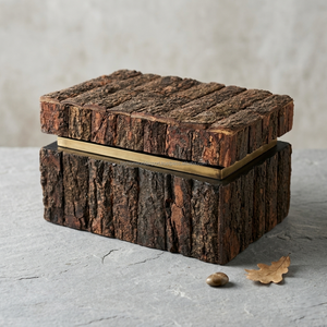Caja de Almacenamiento Rectangular de Madera con Textura de Corteza y Detalles en Latón, Diseño Wabi-Sabi para Uso Decorativo en Sala de Estar - Product Image 1