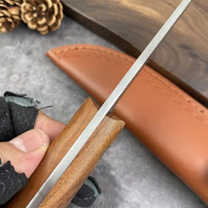 Cuchillo Bowie de Caza con Hoja Serrada de Acero Inoxidable de Alta Calidad, Mango Personalizado, Portátil para Campismo al Aire Libre - Product Image 3