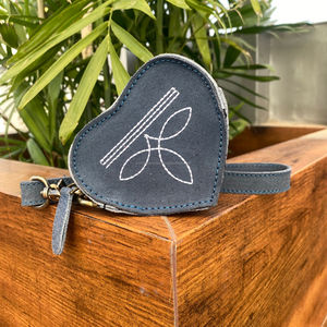 High Quality <b>Boot</b> Stitch Suede Leather Heart Shaped Wristlet Coin Purse for Women Fashionable Style Genuine Leather Small Wallet - Product Image 2