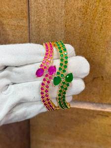 Bracelet à breloques en laiton finition or, fait main, imitation perle, bijoux de mode pour femmes, fournisseur OEM ODM, vente en gros, export - Product Image 1