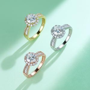 Anillo de Compromiso con Moissanita Ovalada de 2 Quilates, Corte Halo, Plata de Ley S925, con Piedras Laterales Baguette, Anillo de Boda, Regalo para Mujer - Product Image 4