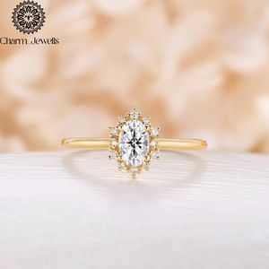 Anillo de Compromiso de Moissanita con Corte Cojín Chapado en Oro de 14K para Mujer Charm Jewels, Engaste de Flor con Puntas, Estilo Clásico, Certificado IGI 3 - Product Image 1