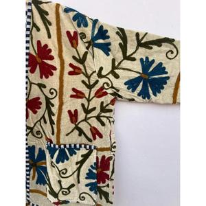 Kimono élégant en velours brodé Suzani, fait main, de haute qualité, longueur genou 3/4, cadeau idéal pour elle, manteau de festival - Product Image 5