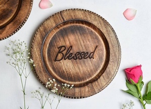 El último plato de madera de mango exclusivo, plato de cerámica para servir con soporte de grabado de bendición para comida o pastel de United Trade World - Product Image 6