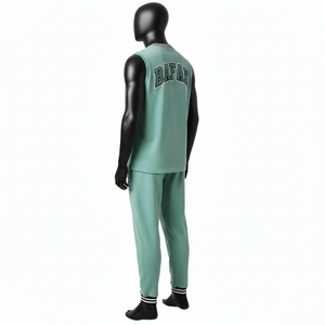 เสื้อยืดแขนกุดผู้ชายและกางเกงจ็อกเกอร์ ผ้าฝ้ายผสมโพลีเอสเตอร์เนื้อฟลีซ สีเขียวมิ้นท์ ลายทาง ปักโลโก้ ชุด 2 ชิ้น สำหรับผู้ชาย - Product Image 5