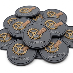 Fournisseur en gros de patchs ronds en PVC et caoutchouc, design Astrolabe personnalisé, badge doré et noir, emblème auto-agrippant - Product Image 2