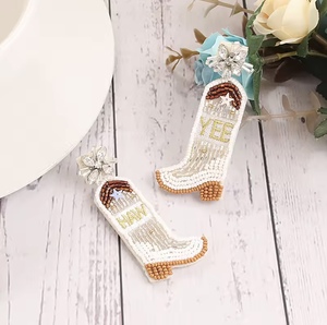 Boucles d'oreilles en perles dorées style européen et américain, design Boot Rani blanc, pour fête, vente en gros, ensemble bohème occidental, toutes saisons - Product Image 4