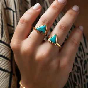 Bague triangle turquoise minimaliste en argent sterling 925 plaqué or 14 carats, bijoux fins faits à la main, cadeau pour femme - Product Image 3