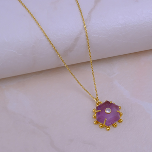 Collier pendentif hexagonal en laiton plaqué or 18 carats avec pierre précieuse améthyste violette pour femme, design tendance - Product Image 3