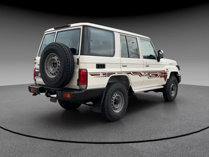โตโยต้า แลนด์ ครุยเซอร์ GRJ76 4.0L V6 4x4 2024 – รถเอสยูวีออฟโรดสุดแกร่ง - Product Image 5