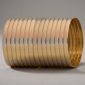 กำไลข้อมือผู้หญิง ORO-Z พรีเมียม ดีไซน์สามสี วัสดุอัลลอยด์ สไตล์ชาติพันธุ์ สามารถสวมซ้อนกันได้ ลวดลายเส้นตรง เหมาะสำหรับงานปาร์ตี้ เครื่องประดับคุณภาพสูง - Product Image 3