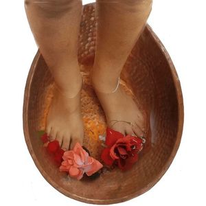 Bol à pédicure élégant en cuivre alliant charme décoratif et performance professionnelle pour les applications de soins de beauté - Product Image 1