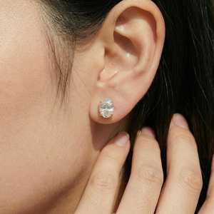 Venta al por mayor de fábrica: Pendientes de tuerca de moissanita con corte ovalado, diseño simple, chapados en oro de plata de ley 925, color D, para mujer, compromiso - Product Image 5
