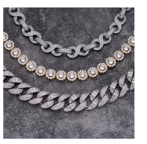 Collar con Colgante de Diamante Moissanite Corte Esmeralda, Joyería de Lujo con Estilo Urbano - Product Image 6