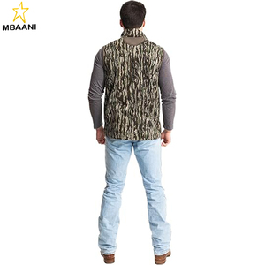 เสื้อกั๊กผู้ชายผ้าโพลีฟลีซ – เสื้อกั๊กสำหรับล่าสัตว์ลายพรางพร้อมกระเป๋าซิปและปรับขนาดได้ - Product Image 3