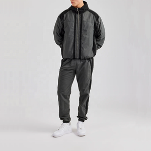 Conjunto de Chándal Cortavientos Personalizado, Chaqueta Ligera con Cierre y Pantalones Jogger, Ropa Deportiva de Dos Piezas Personalizada al por Mayor - Product Image 3