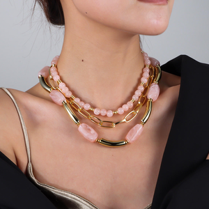 Collier en résine léger fait main, bijoux de mode personnalisés, pendentif artisanal en résine, cadeau minimaliste - Product Image 5