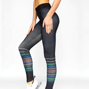 เลกกิ้งโยคะกีฬาผู้หญิงแบบสบายๆ ถักนิตติ้ง เอวกลาง น้ำหนักเบา ระบายอากาศได้ดี ป้องกันแบคทีเรีย พร้อมโลโก้แบบกำหนดเอง - Product Image 1