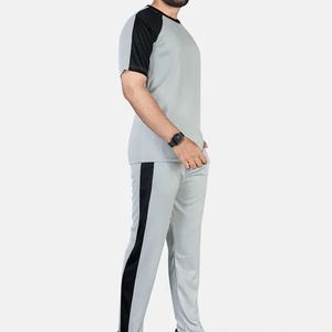 Ensemble de survêtement pour homme OEM USA, t-shirt et pantalon d'été, logo personnalisé, vêtements de sport respirants, tenue de fitness, course à pied, sportswear confortable. - Product Image 5