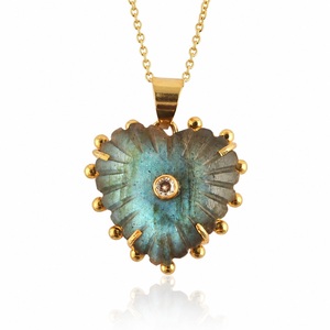 Colgante de Corazón de Piedra Natural con Diseño Único Vintage, Chapado en Oro de 18K, con Incrustaciones de Zirconia y Labradorita Colorida, para Fiestas - Product Image 4