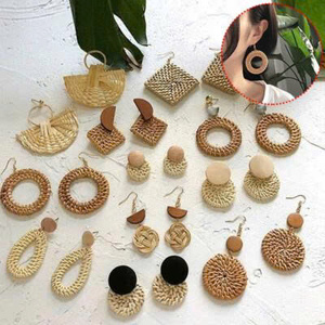 Estética Veraniega Viral: Pendientes Colgantes de Ratán Boho Hechos a Mano, Joyería Ligera y Elegante - Product Image 3