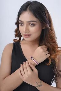 สร้อยข้อมือเงินแท้ 925 ชุบทองหรูหรา ดีไซน์สวยสง่าสำหรับผู้หญิง เหมาะเป็นของขวัญสำหรับงานปาร์ตี้ ประดับด้วยพลอยทรงเหลี่ยมมรกต - Product Image 2