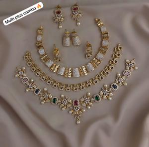 Parures de colliers finition mate CZ - Product Image 1