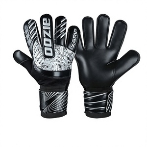ถุงมือผู้รักษาประตูฟุตบอลมืออาชีพ Oozie Sports Wholesale ผลิตจากยางลาเท็กซ์เยอรมัน รับทำโลโก้ตามสั่ง ใช้ได้ทั้งชายและหญิง กันน้ำ ระบายอากาศได้ดี เหมาะสำหรับใช้งานกลางแจ้ง - Product Image 2