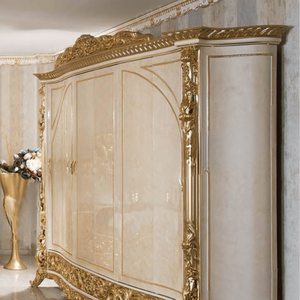 Armario de Dormitorio de Lujo, Estilo Real Francés, de Tres Puertas, en Madera de Caoba Sólida, Tallado a Mano, con Detalles en Oro, Ecológico, Personalizable para Apartamentos, Villas y Hoteles - Product Image 4