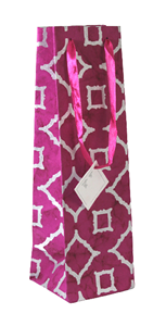 Bolsa de Vino de Lujo Hecha a Mano con Papel Reciclado Estampado Batik Rosa y Asas de Cinta de Satén a Juego con Estampado Metálico Plateado - Product Image 1
