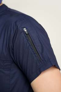 Ensemble de blouses médicales personnalisées pour hommes, col en V, couleur turquoise, haut à 5 poches, pantalon à 10 poches, uniforme d'hôpital en coton, polyester et velours côtelé, sans coutures - Product Image 4