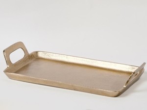 Plateau de service rectangulaire moderne en métal pour cuisine, décoration intérieure et présentation alimentaire - Product Image 3