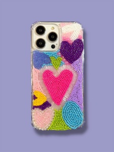 เคสป้องกันแบบพกพาประดับลูกปัดหรูหรา ลายหัวใจหลากสี ปักลายรูปหัวใจ ของขวัญสุดเพอร์เฟกต์สำหรับ Apple iPhone - Product Image 1