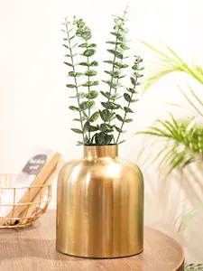 Vase à fleurs en métal fait main, élégant et festif, pour la collection de décoration intérieure des fêtes 2026 – Luxe Premium Zahid Exports - Product Image 3
