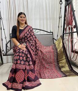 Elegante Saree de Seda Modal con Patrones Ajrakh Tradicionales Pintados a Mano, de Secado Rápido, Corte Regular, Moda Étnica India, Venta al Por Mayor - Product Image 1
