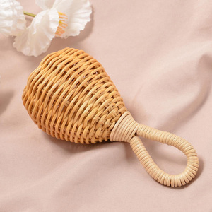 Venta al por mayor de sonajeros de madera natural para bebés pequeños sacudiendo la mano de ratán sonajero de madera de juguete al por mayor de Vietnam - Product Image 4