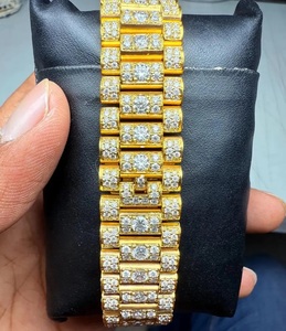 Montre de luxe sport moderne en acier inoxydable plaqué or jaune, personnalisée avec diamants Moissanite, cadran champagne et chiffres romains - Product Image 4