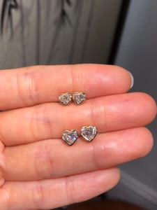 Boucles d'oreilles clous en or massif 14 carats avec diamants de laboratoire taille brillant couleur F, sertis clos, bijoux minimalistes et romantiques pour femme, cadeau de fête - Product Image 5