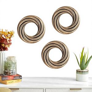 Le Petale เรซินประดับตกแต่งผนังทำจากโลหะสีทองแผงคริสตัลติดผนังแบบชนบทที่ทันสมัยสำหรับแขวนตกแต่งบ้าน - Product Image 1